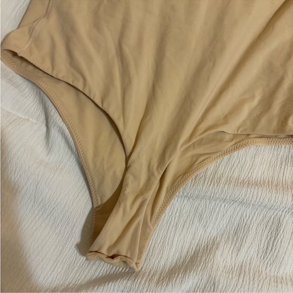 SKIMS Nude Thong Body Suit Size Large - Picture 4 of 5